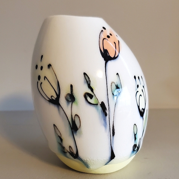 Yellow Floral Pebble Vase by Rachel de Conde - Picture 3 of 10